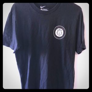 Nike mens Large Lebron James shirt black